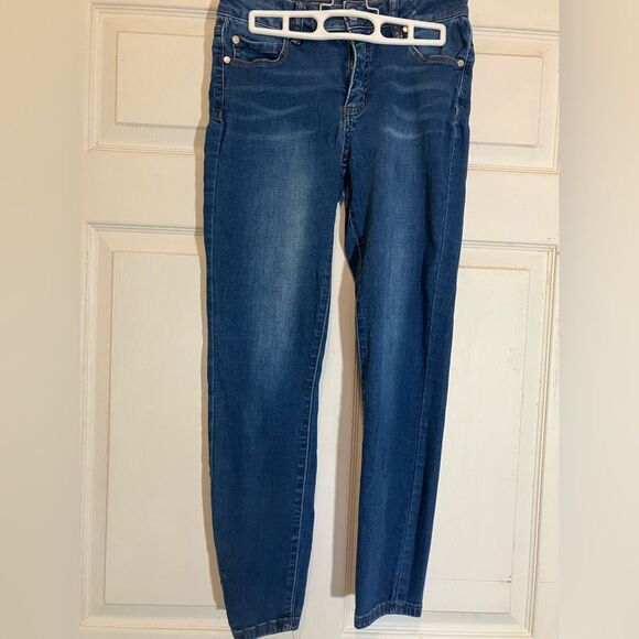 Tahari jeans, Chloe style, Fit Solution Skinny, size 4, excellent condition, - Picture 3 of 6